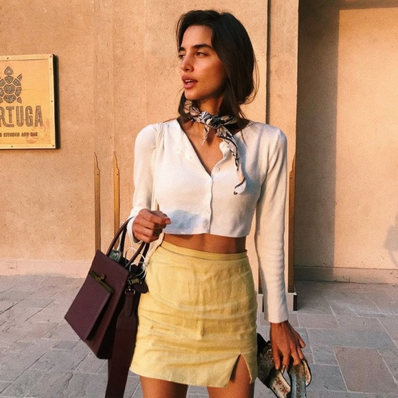 Rib Knit Buttoned Crop Top - Picture 3 of 16